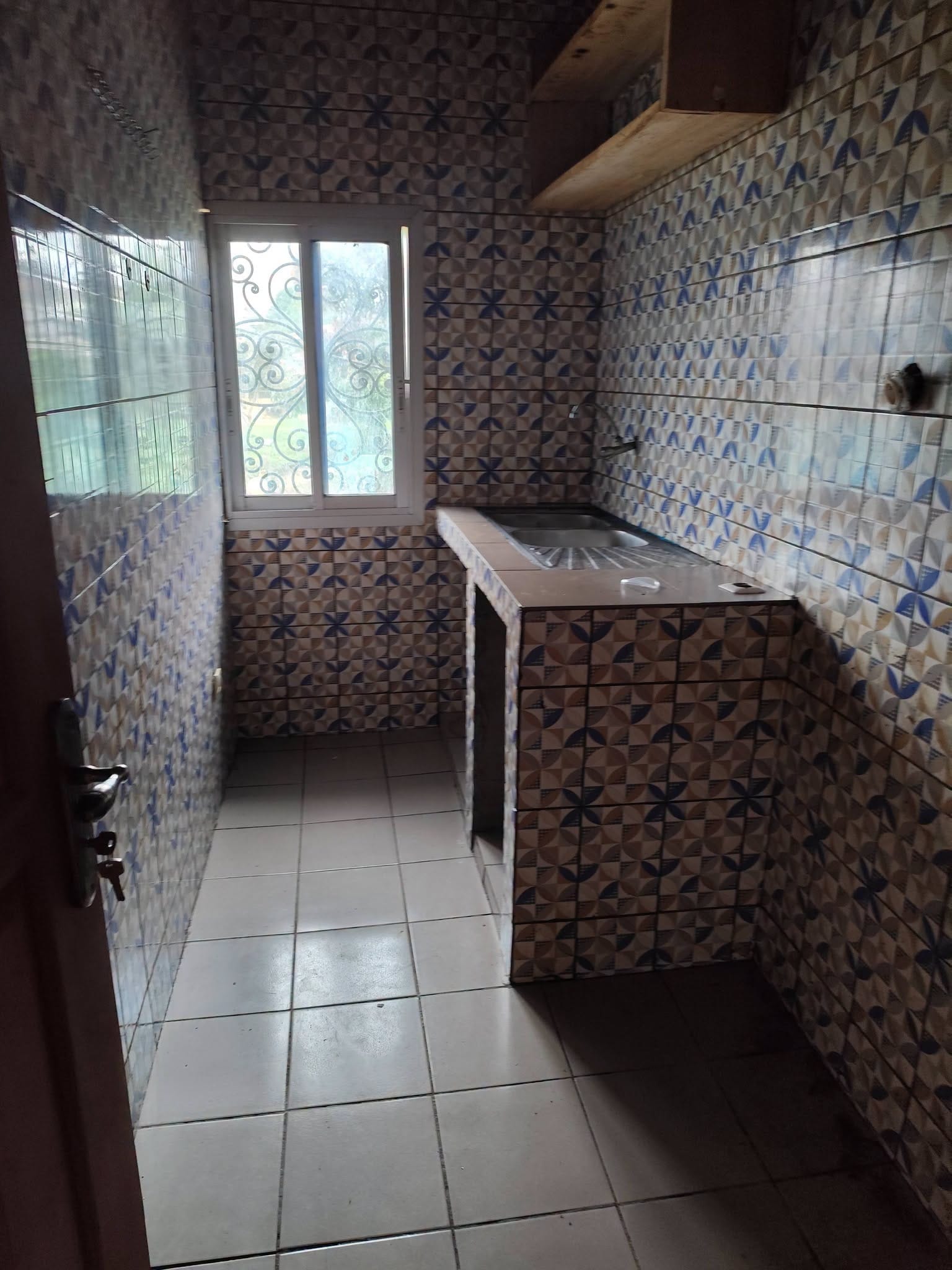 Appartement moderne de 2 chambres à louer à Ebolowa Si2 80000 FCFA