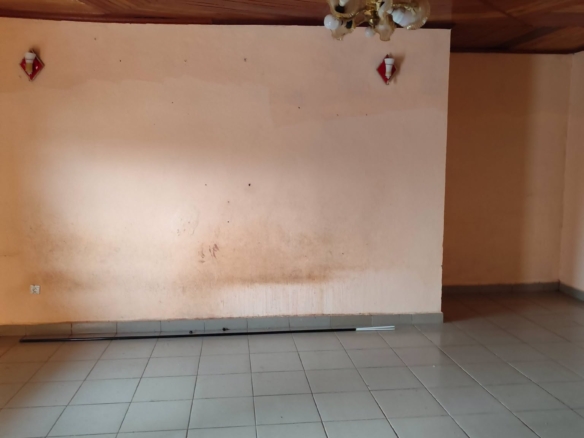 Appartement moderne de 2 chambres à louer à Ebolowa Si2 80000 FCFA