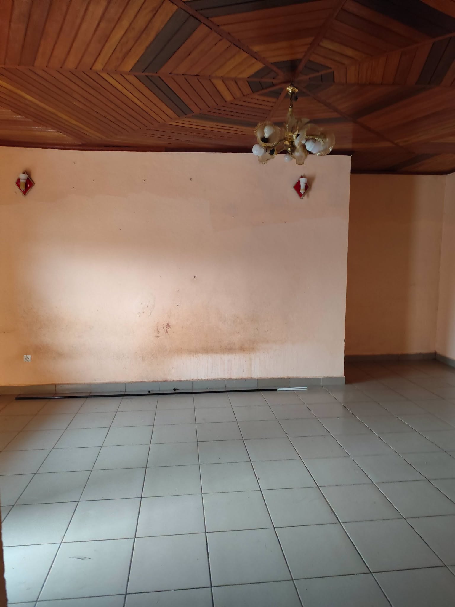 44814- Appartement moderne de 2 chambres à louer à Ebolowa Si2 80000 FCFA