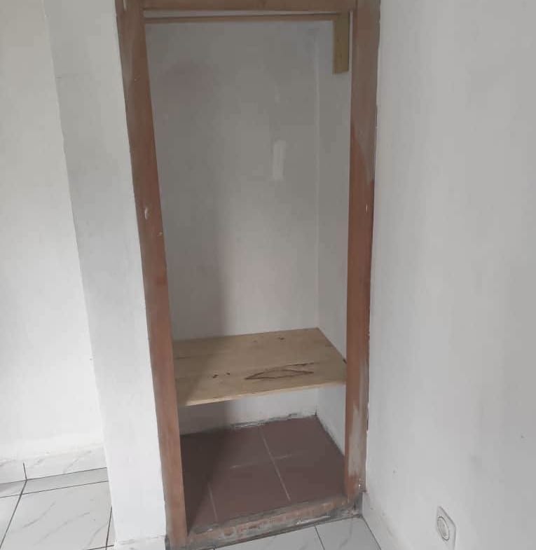 Studio moderne à louer à Ebolowa Essinguili 50000FCFA