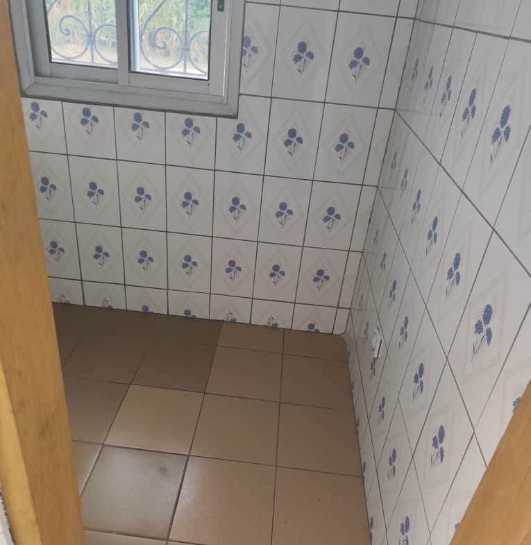 Studio moderne à louer à Ebolowa Essinguili 50000FCFA