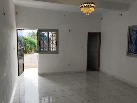 Studio moderne à louer à Ebolowa Essinguili 50000FCFA