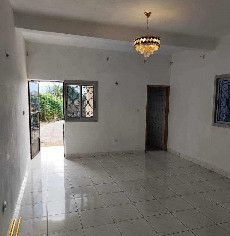 Studio moderne à louer à Ebolowa Essinguili 50000FCFA