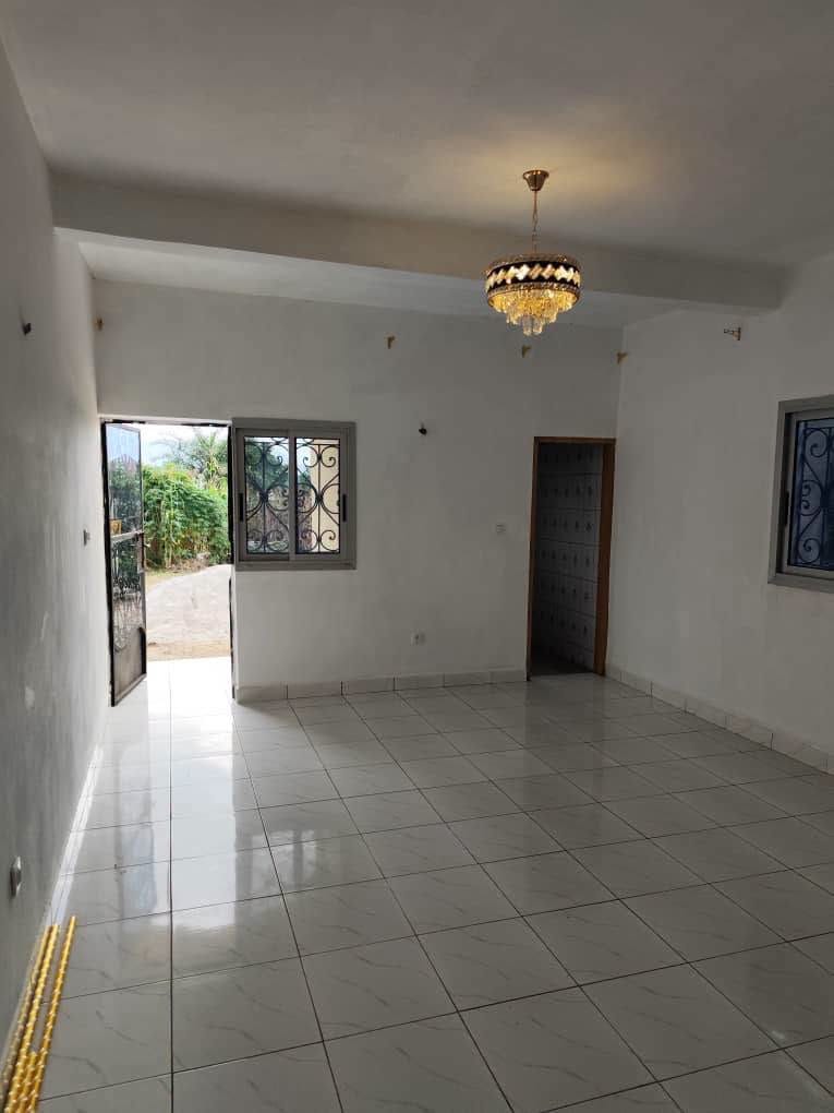 44814- Studio moderne à louer à Ebolowa Essinguili 50000FCFA