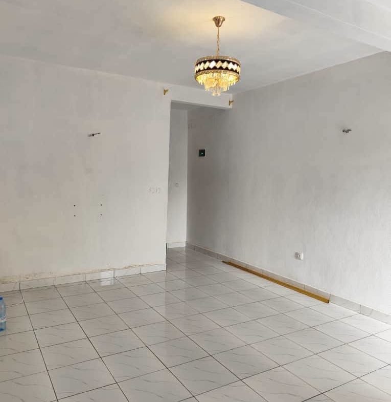 Studio moderne à louer à Ebolowa Essinguili 50000FCFA