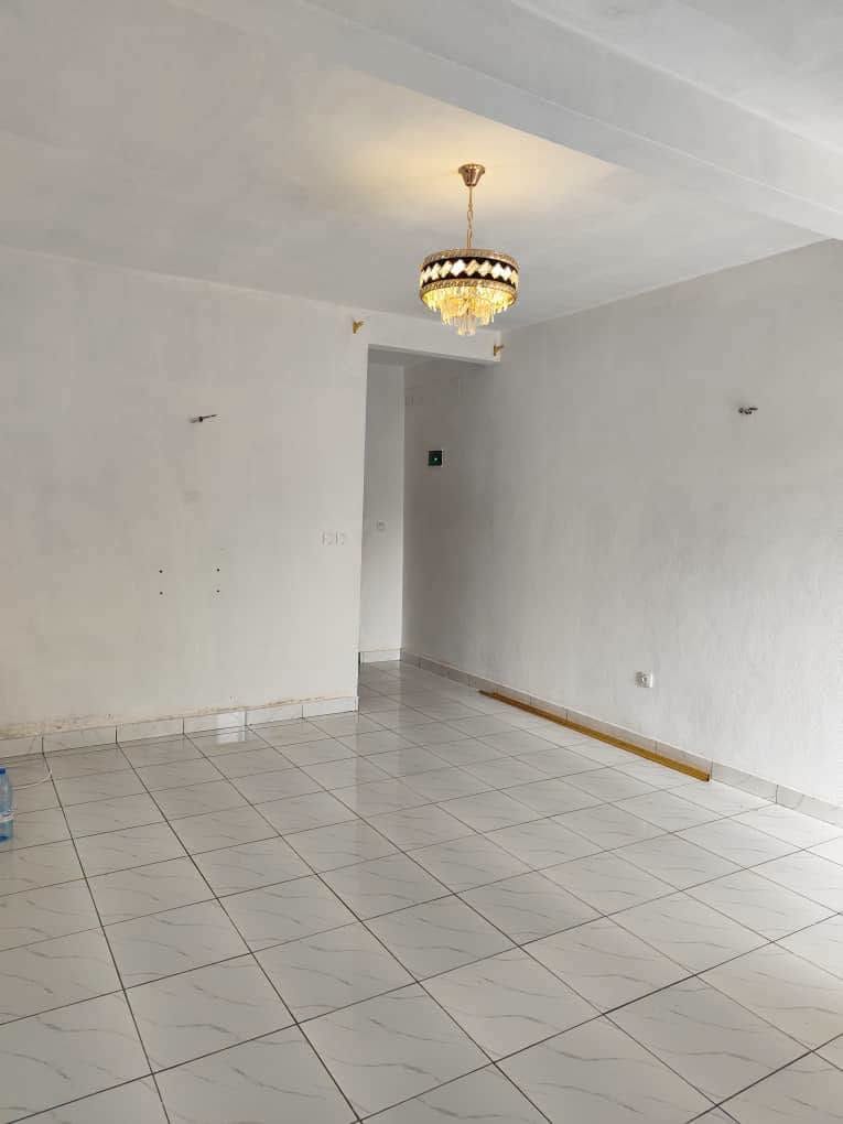 Studio moderne à louer à Ebolowa Essinguili 50000FCFA