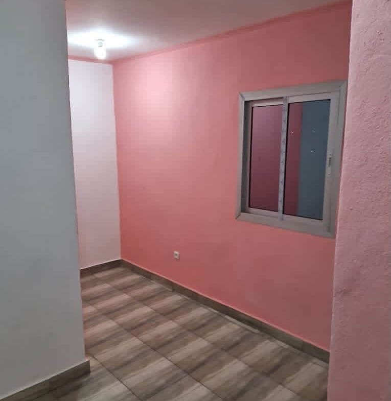 Studio moderne disponible à Logbaba au lieu dit 2 poteaux