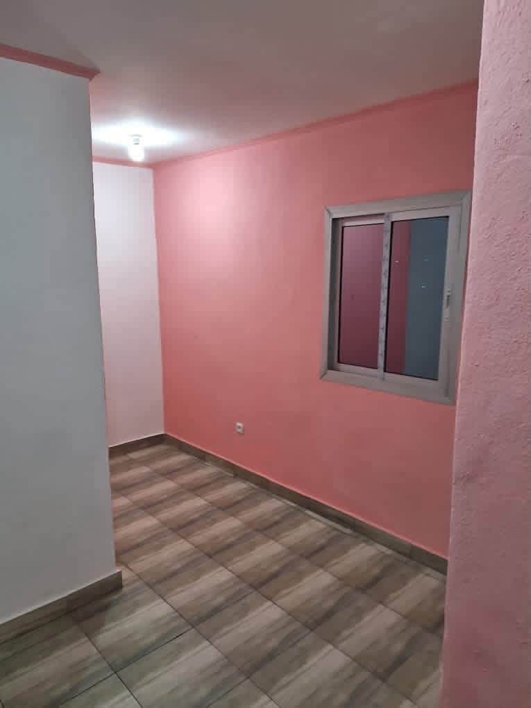 Studio moderne disponible à Logbaba au lieu dit 2 poteaux