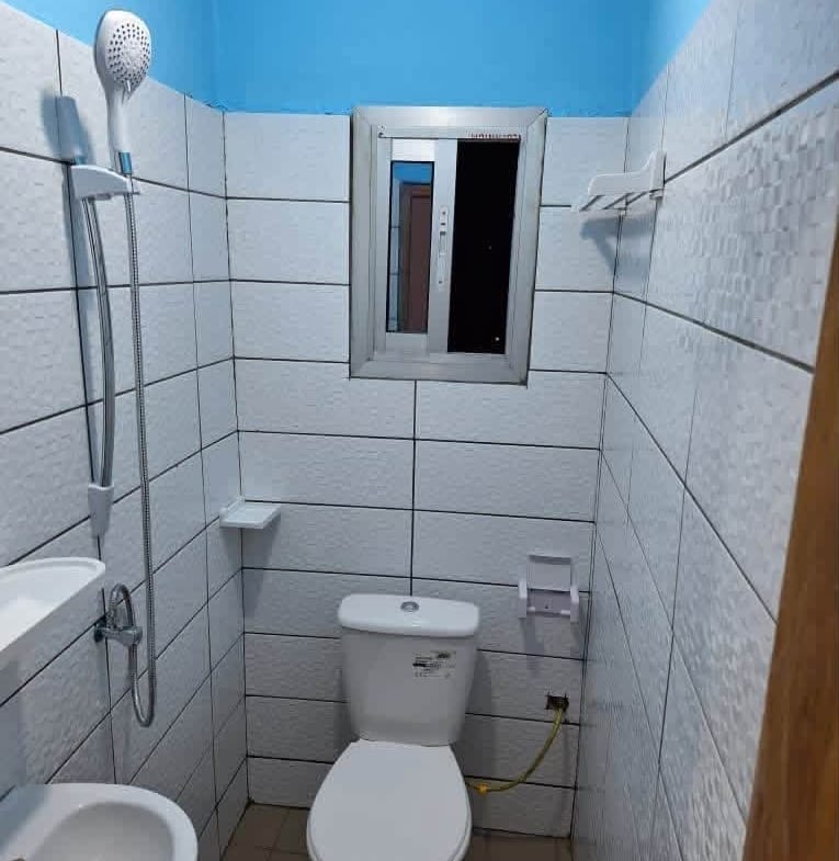 Studio moderne disponible à Logbaba au lieu dit 2 poteaux