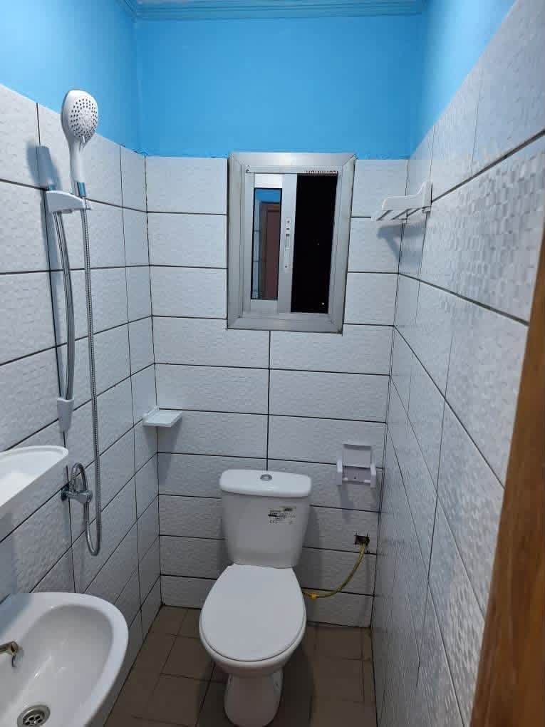 Studio moderne disponible à Logbaba au lieu dit 2 poteaux