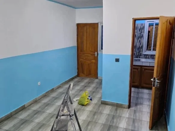 Studio moderne disponible à Logbaba au lieu dit 2 poteaux