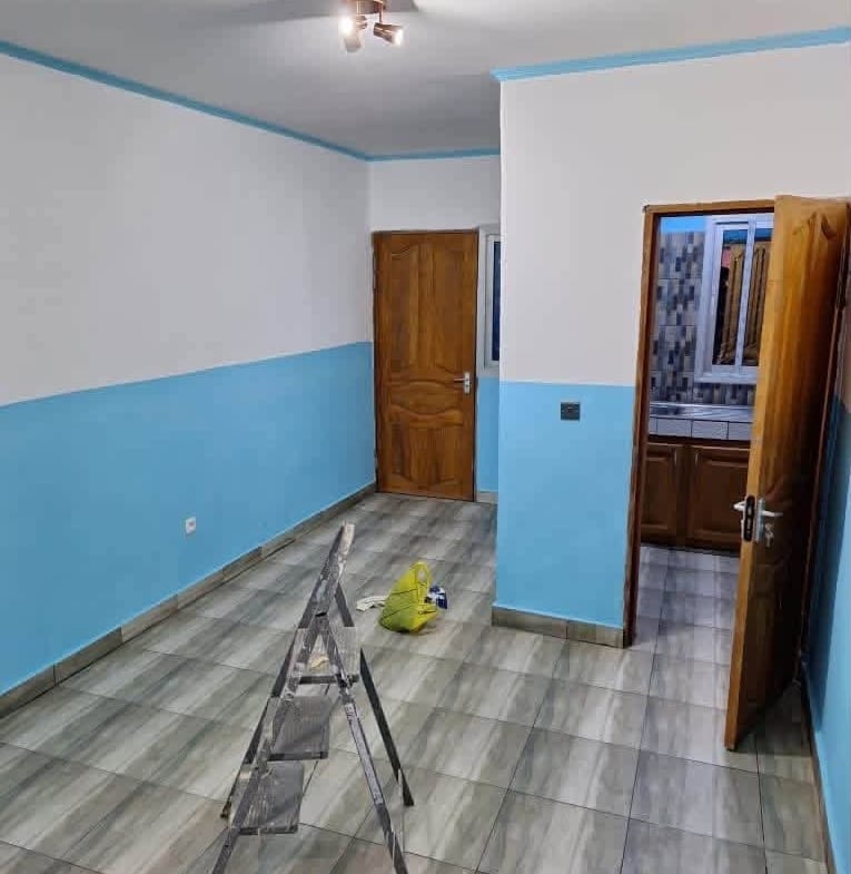 Studio moderne disponible à Logbaba au lieu dit 2 poteaux