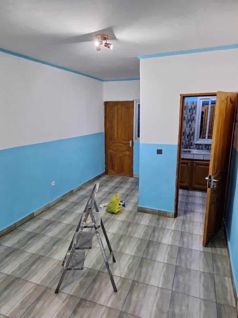 45064- Studio moderne disponible à Logbaba au lieu dit 2 poteaux