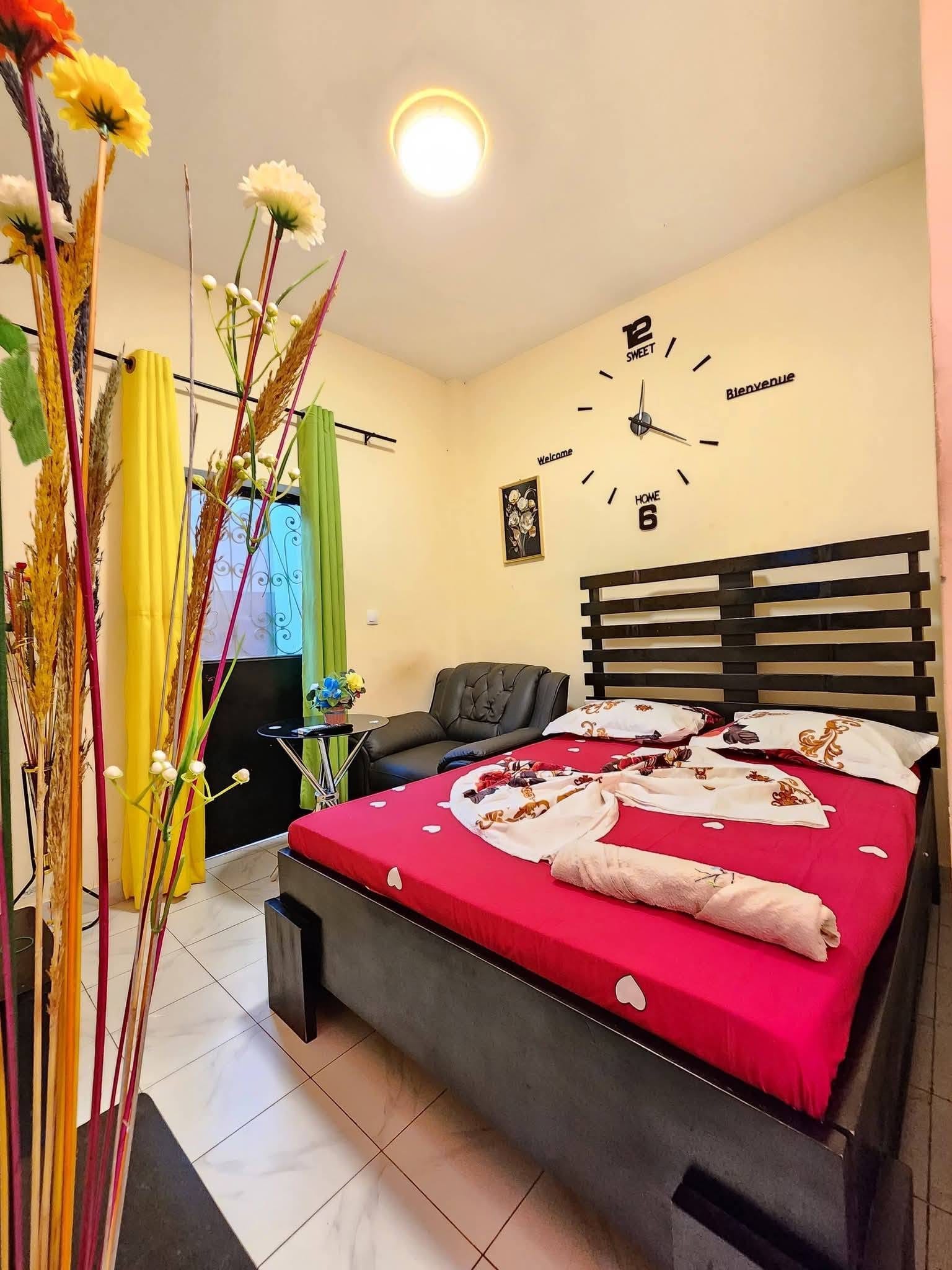 SHLM_chambre_nsam_150926_chb1 Chambre meublée Nsam Columbia face Ad Lucem