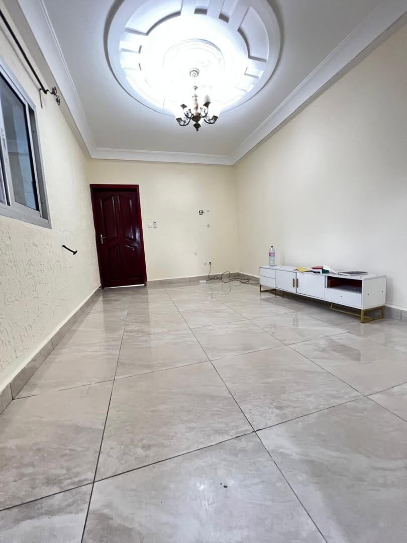 STUDIO MODERNE STAFFÉ CLIMATISÉ SITUÉ À MAKÉPÉ 120000FCFA