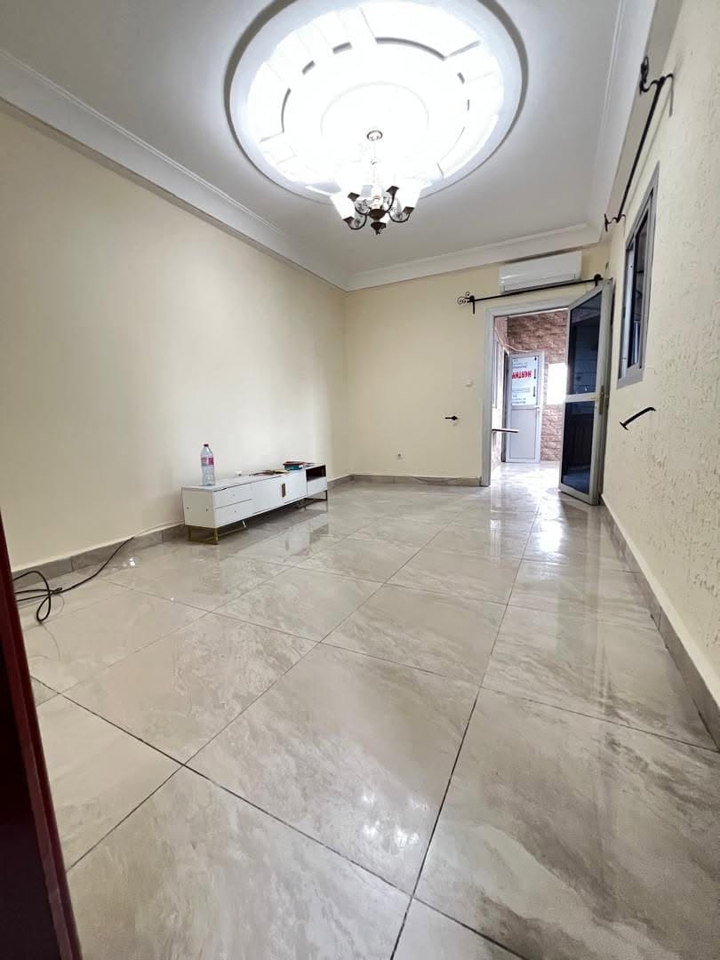44795- STUDIO MODERNE STAFFÉ CLIMATISÉ SITUÉ À MAKÉPÉ 120000FCFA
