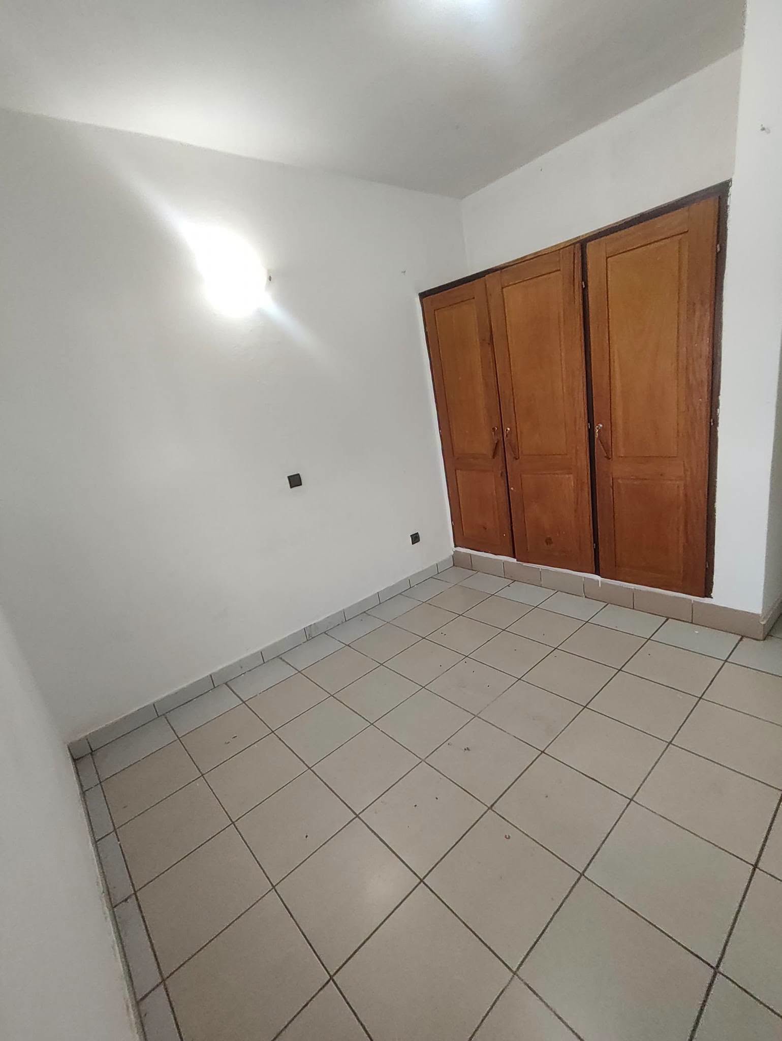Magnifique appartement 2 chambres et terrasse à louer à Yaoundé Emana