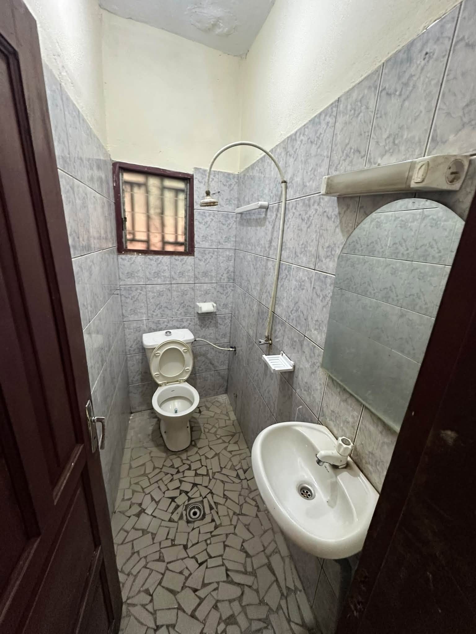 MAGNIFIQUE STUDIO À LOUER MONTÉE CHAPELLE OBILI