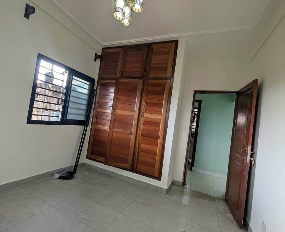 Studios modernes à louer à Nsimeyong Terre Rouge Yaoundé