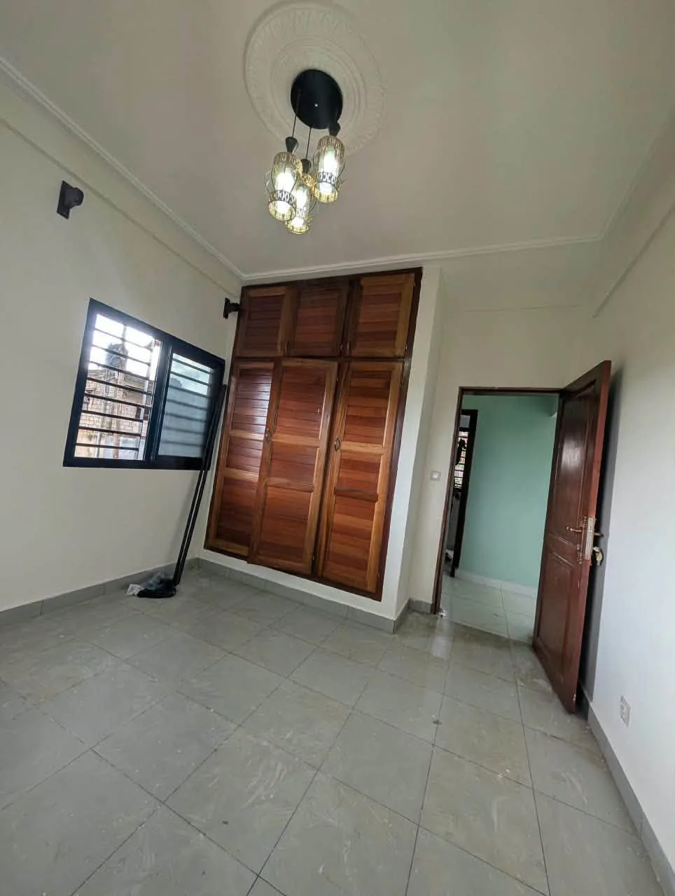 45111- Studios modernes à louer à Nsimeyong Terre Rouge Yaoundé