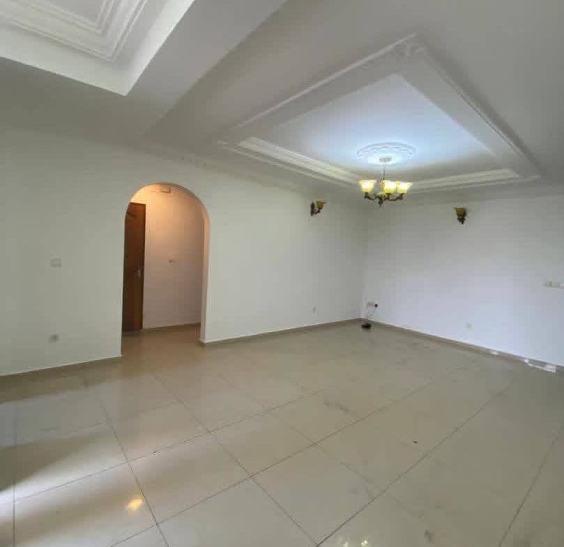 Appartement 2 chambres et parking à louer à Akwa