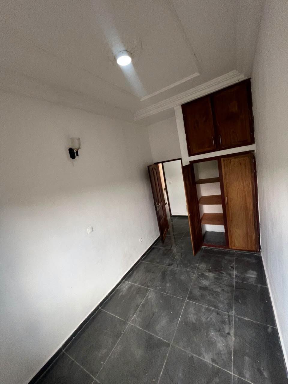 YAOUNDÉ TSINGA VILLAGE GRAND APPARTEMENT HAUT STANDING