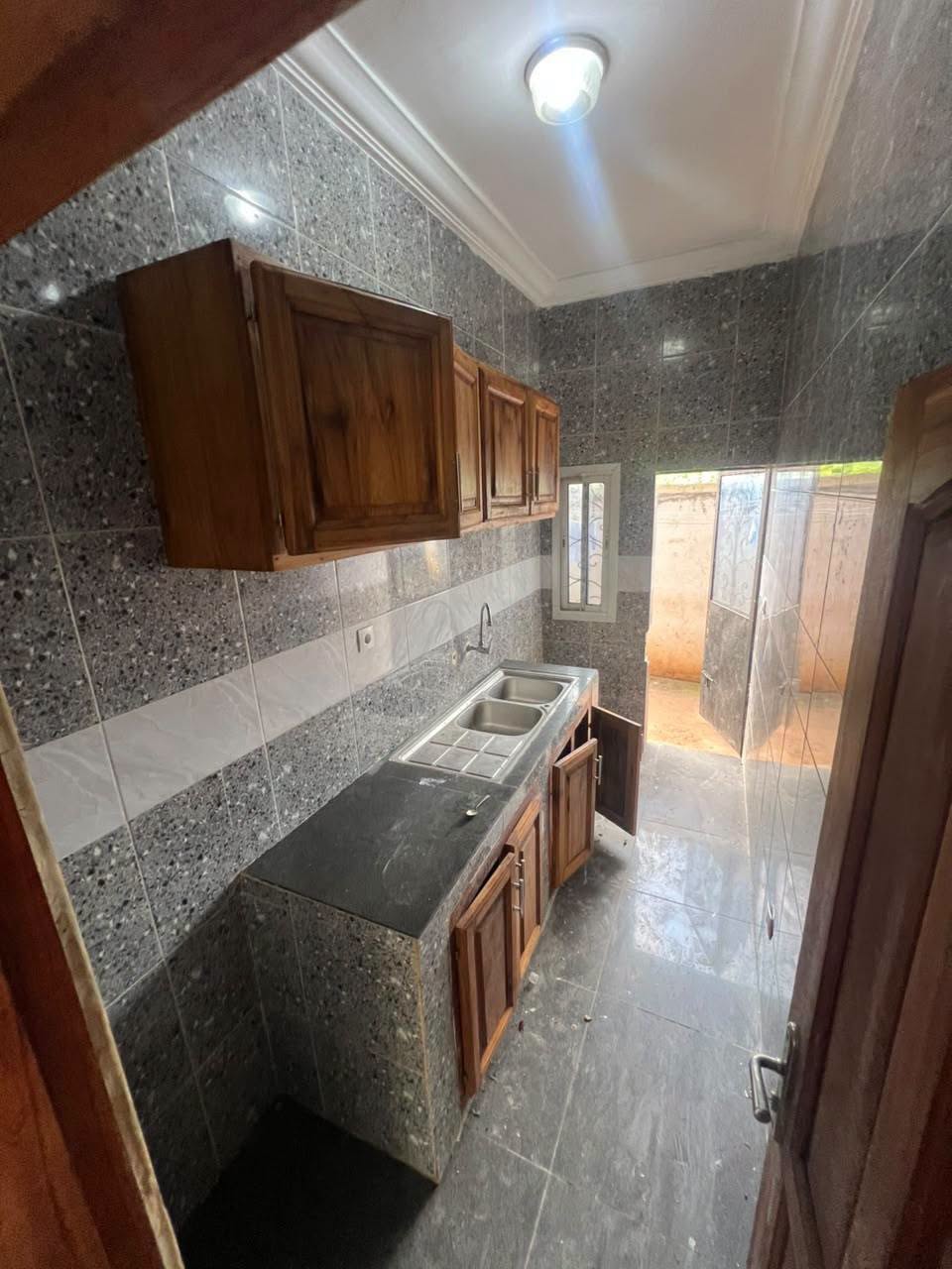 YAOUNDÉ TSINGA VILLAGE GRAND APPARTEMENT HAUT STANDING