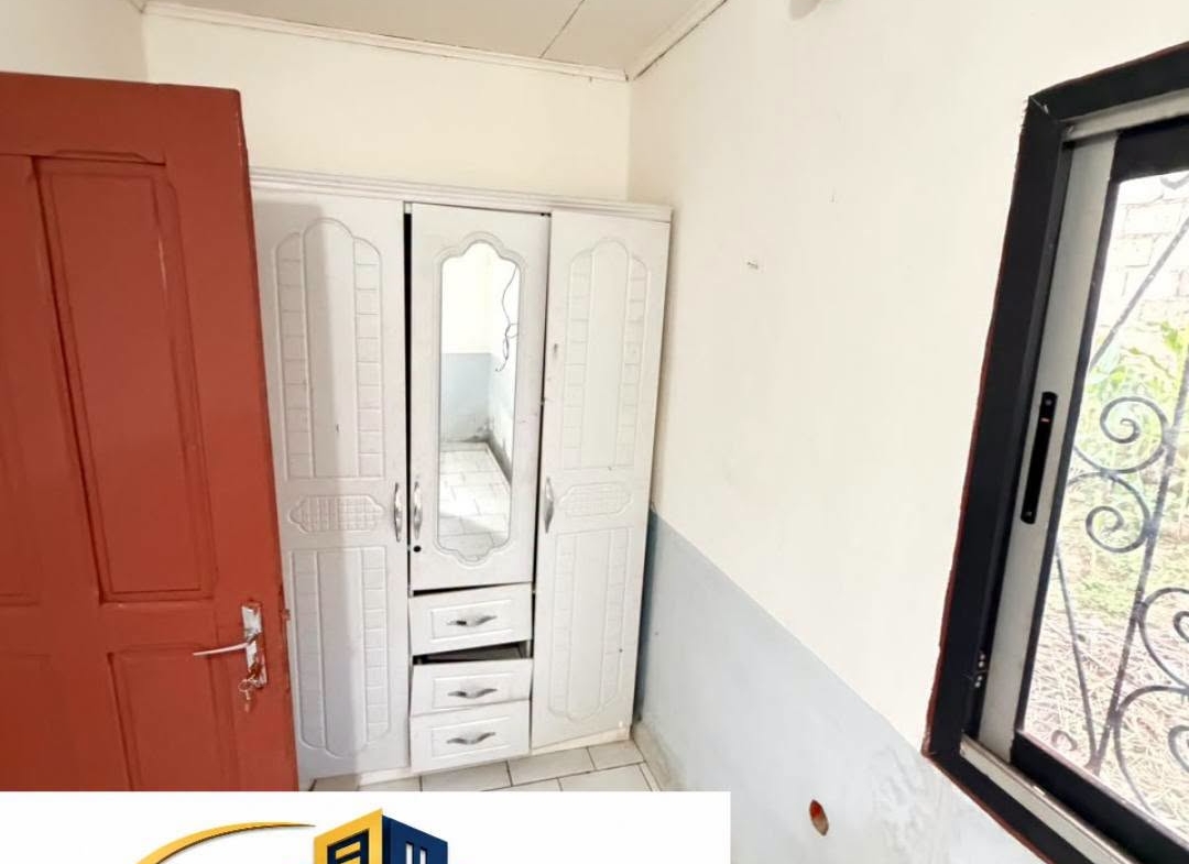 Appartement moderne à Bertoua avec eau et dans la barrière