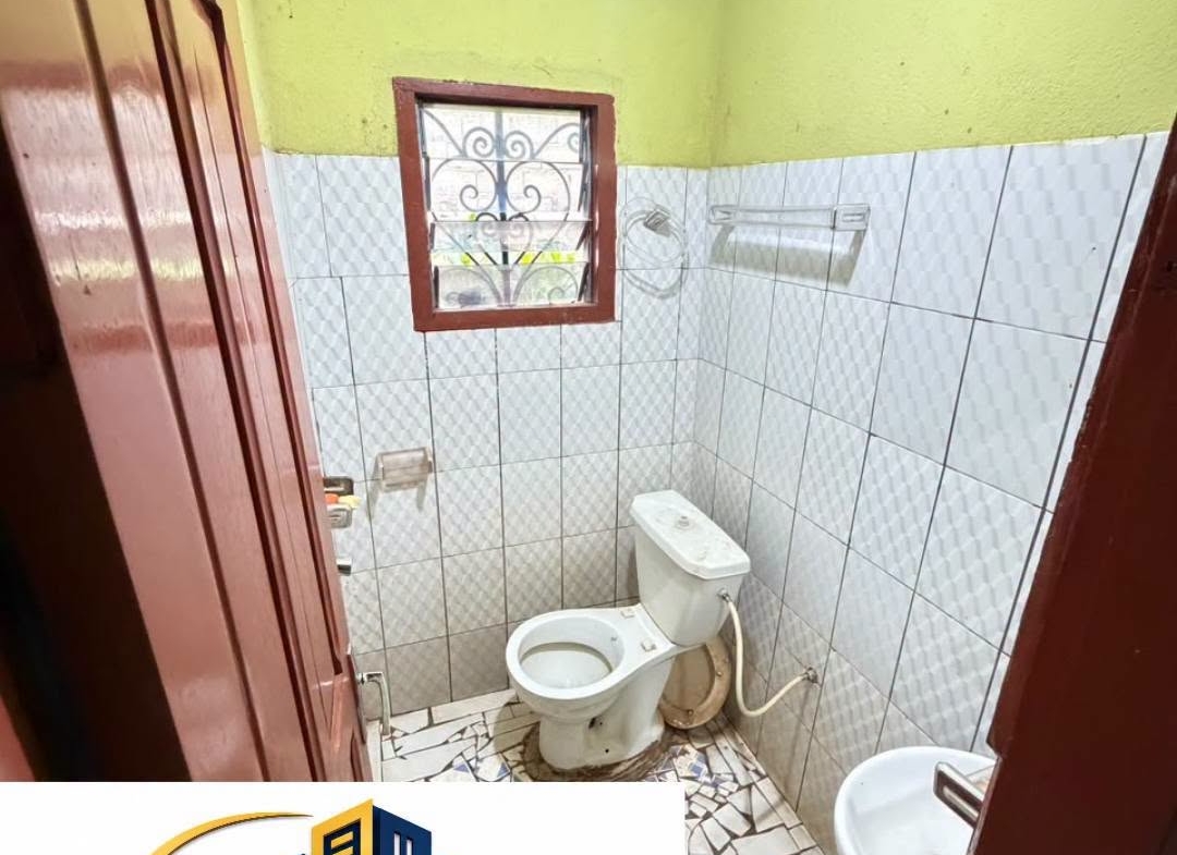 Appartement moderne à Bertoua avec eau et dans la barrière