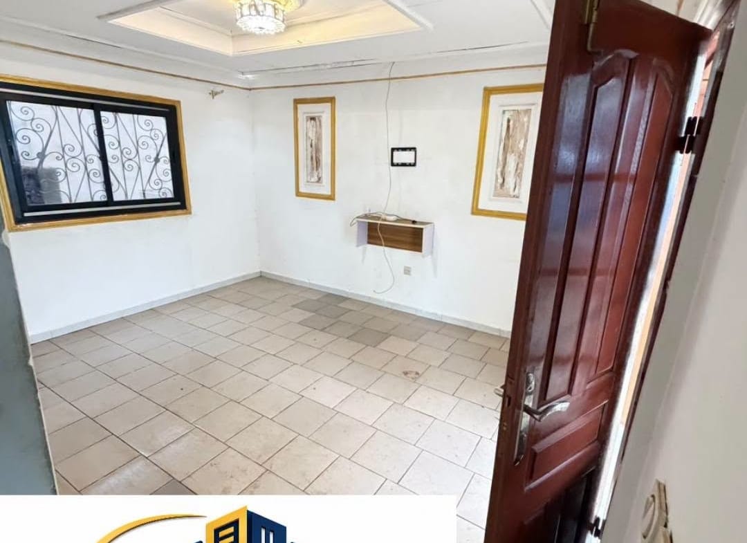 Appartement moderne à Bertoua avec eau et dans la barrière