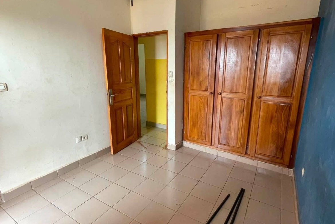 Appartement 2 chambres Biyemassi Ydé 100000 fcfa