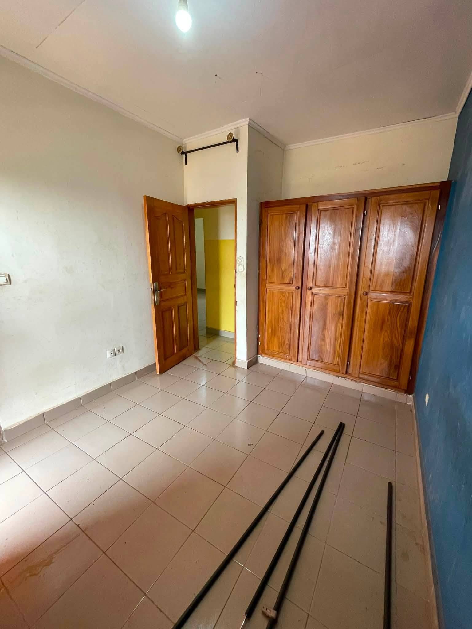 Appartement 2 chambres Biyemassi Ydé 100000 fcfa