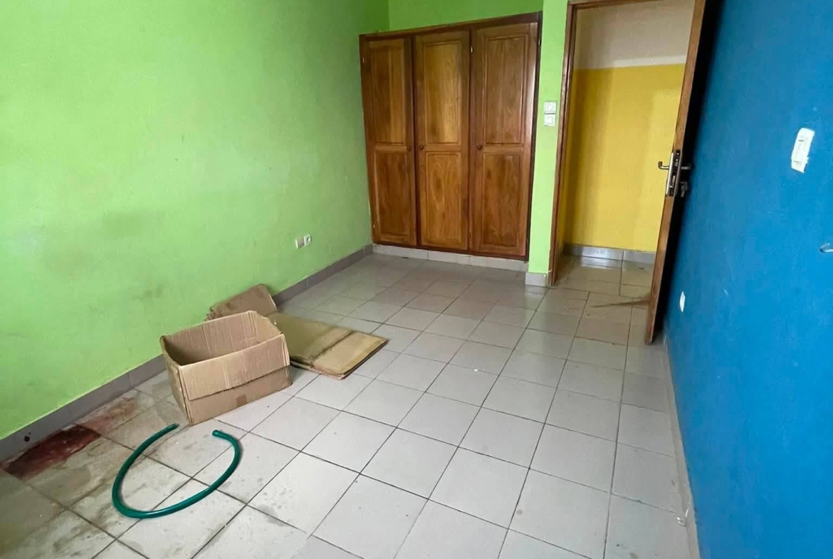 Appartement 2 chambres Biyemassi Ydé 100000 fcfa