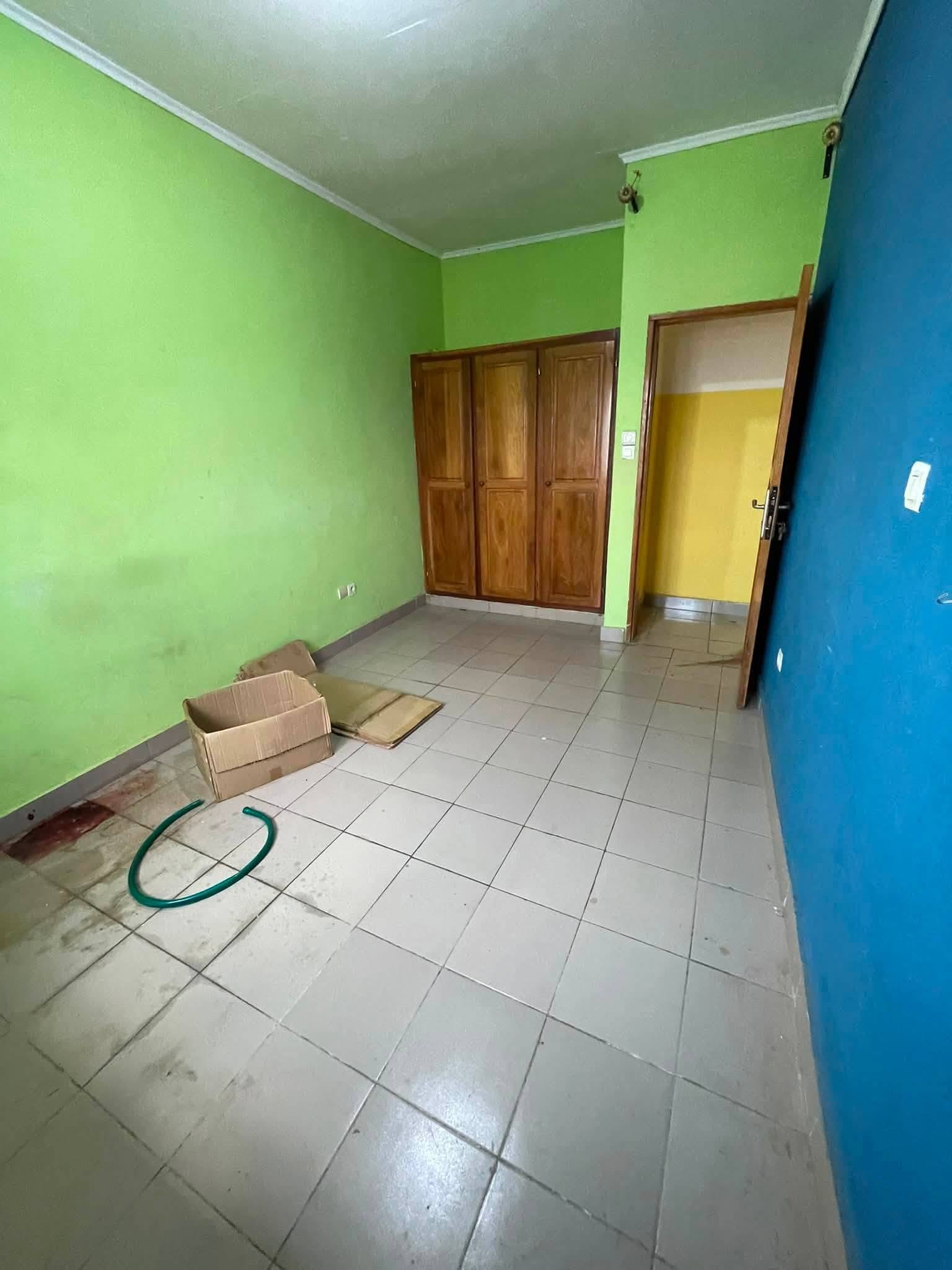 Appartement 2 chambres Biyemassi Ydé 100000 fcfa