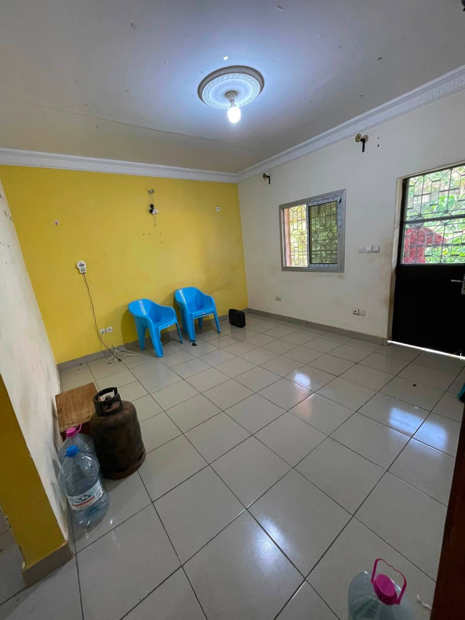 Appartement 2 chambres Biyemassi Ydé 100000 fcfa