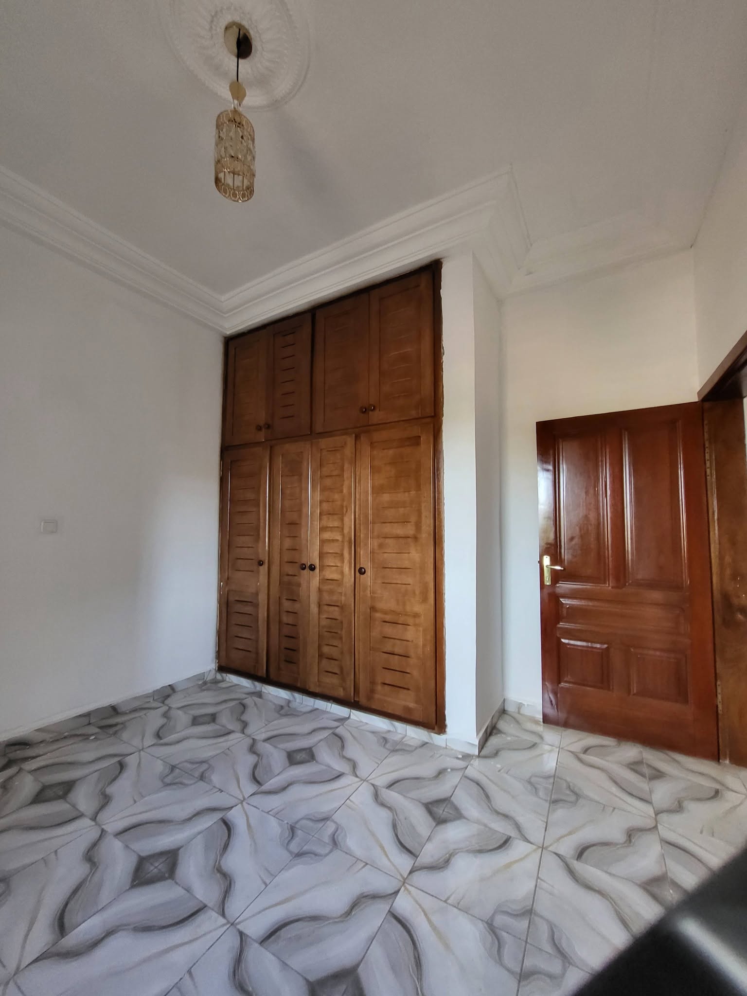APPARTEMENT À LOUER À DAMAS, YAOUNDÉ 140000 FCFA