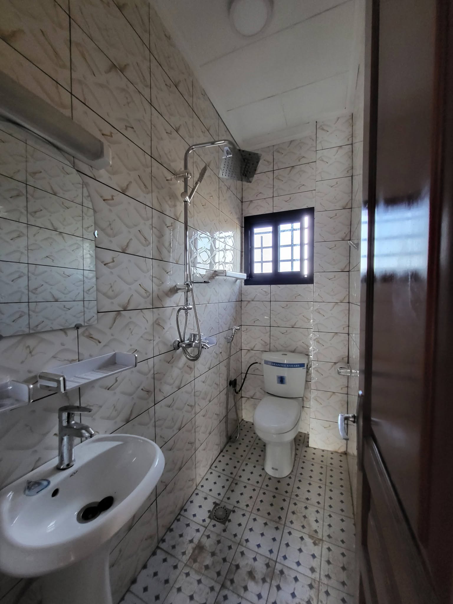 APPARTEMENT À LOUER À DAMAS, YAOUNDÉ 140000 FCFA