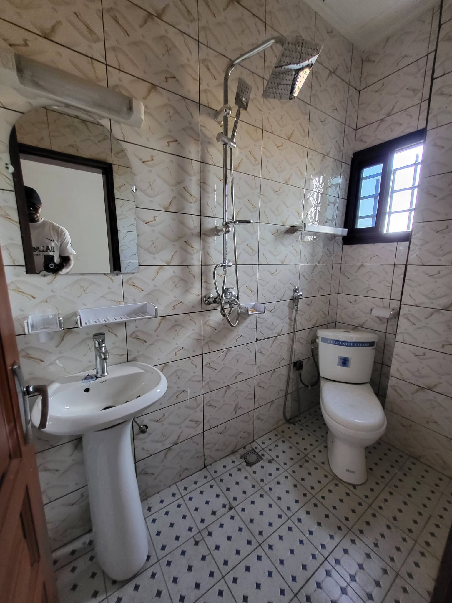 APPARTEMENT À LOUER À DAMAS, YAOUNDÉ 140000 FCFA