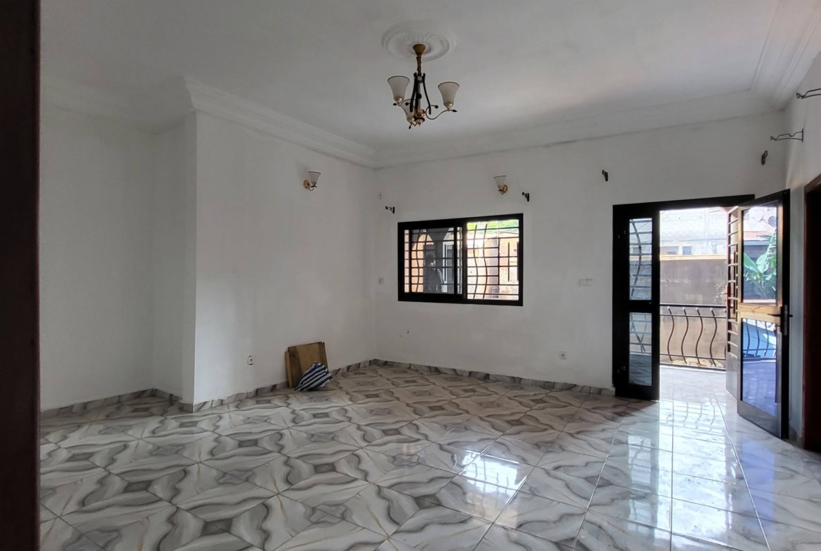 APPARTEMENT À LOUER À DAMAS, YAOUNDÉ 140000 FCFA