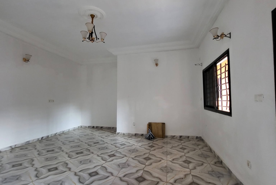 APPARTEMENT À LOUER À DAMAS, YAOUNDÉ 140000 FCFA