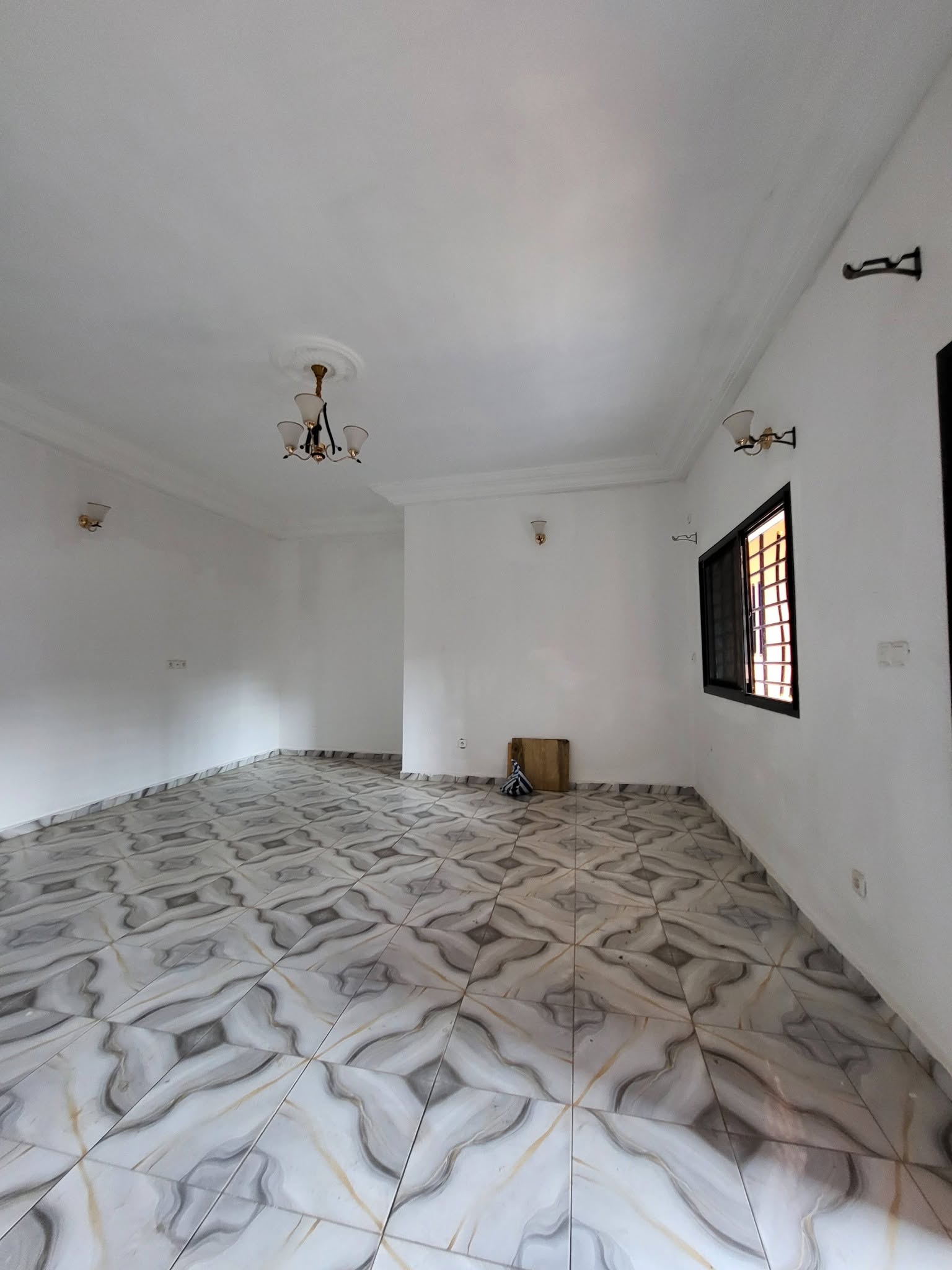 APPARTEMENT À LOUER À DAMAS, YAOUNDÉ 140000 FCFA