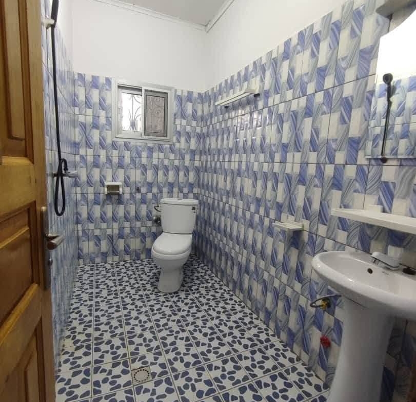 Appartement 2 chambres avec placards situé à Efoulan 120000 fcfa