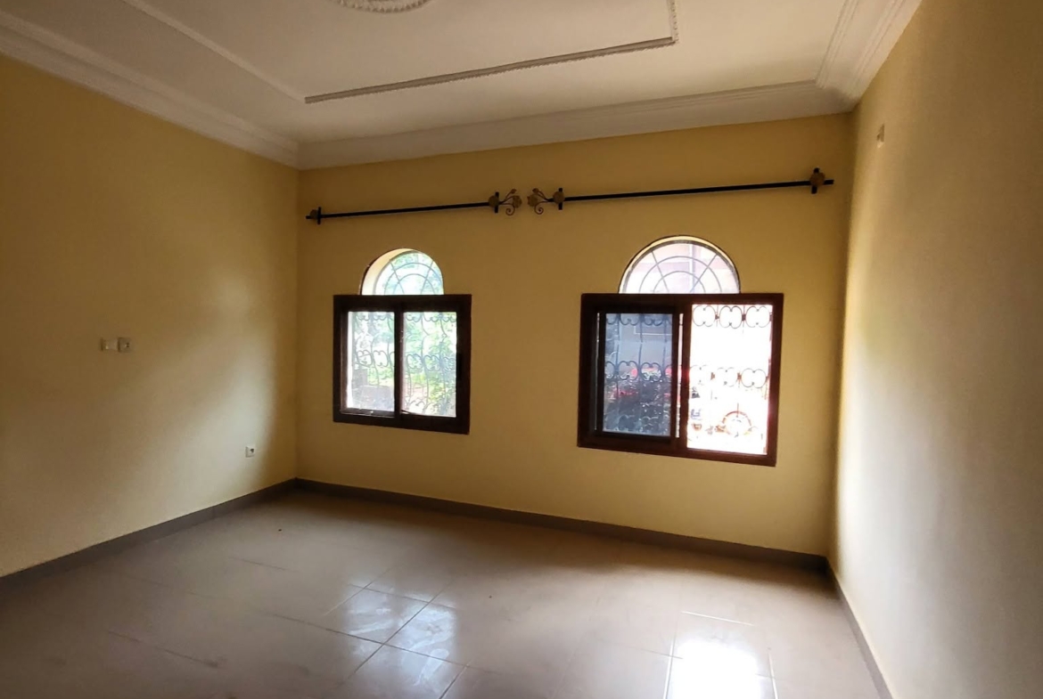 Appartement 2 chambres forage parking situé à Meyo Yaoundé