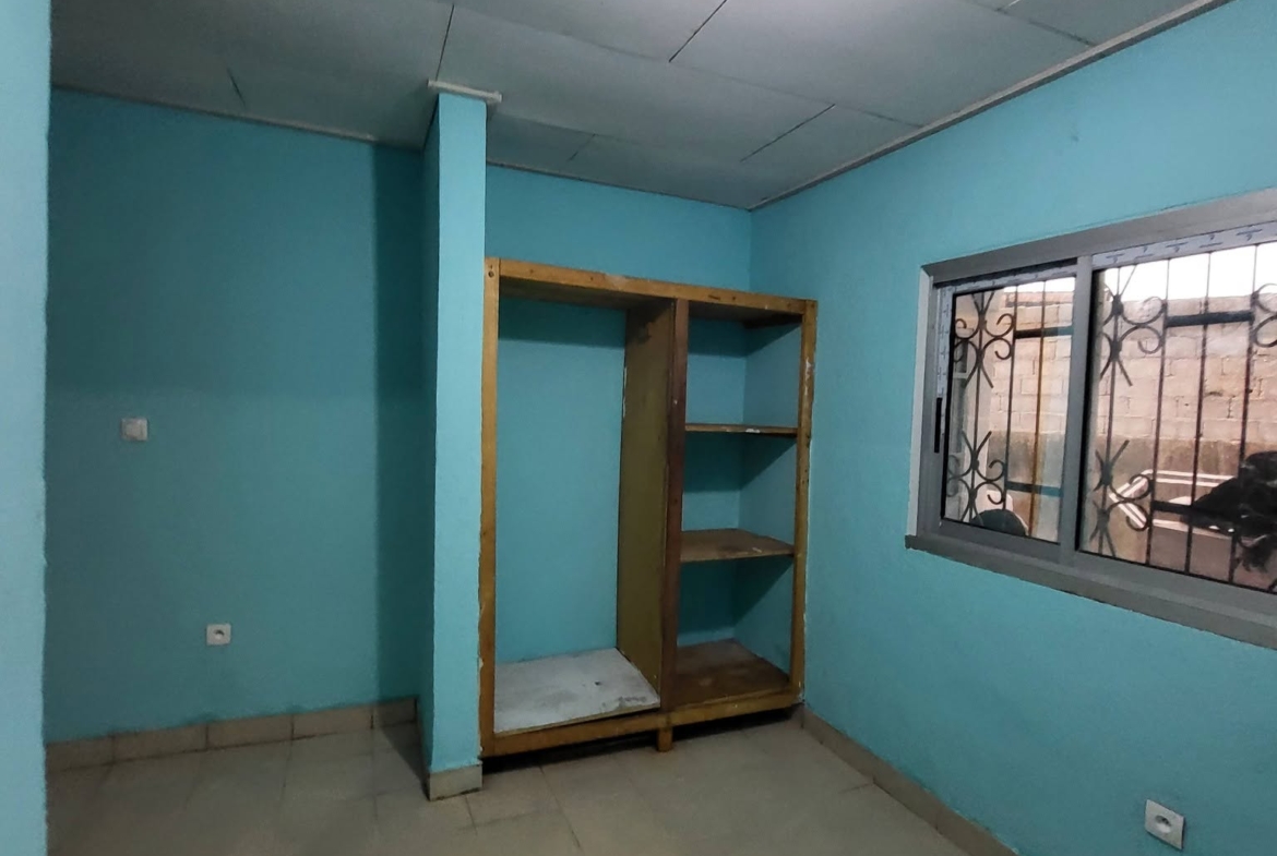 Grande maison 3 chambres à Biyem-Assi TKC 110000fcfa