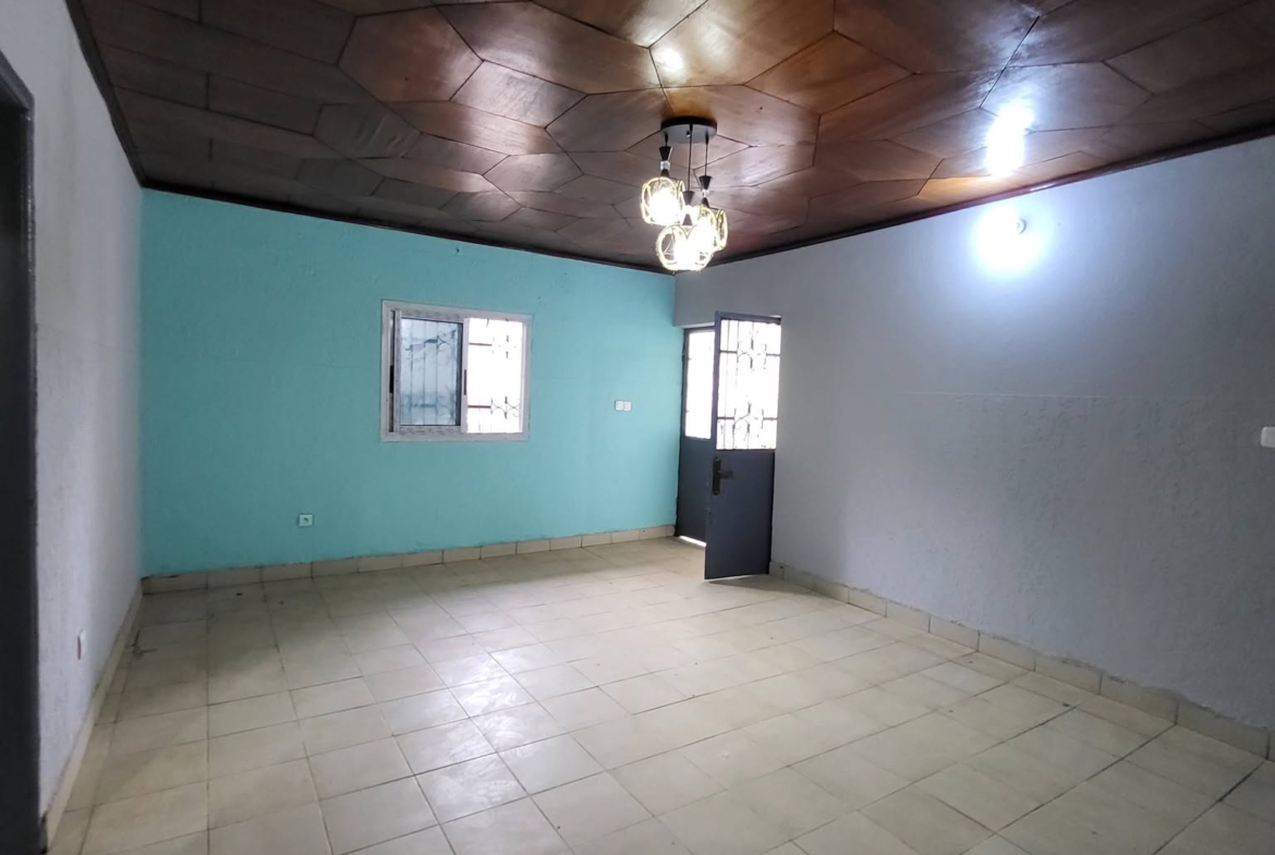 Grande maison 3 chambres à Biyem-Assi TKC 110000fcfa