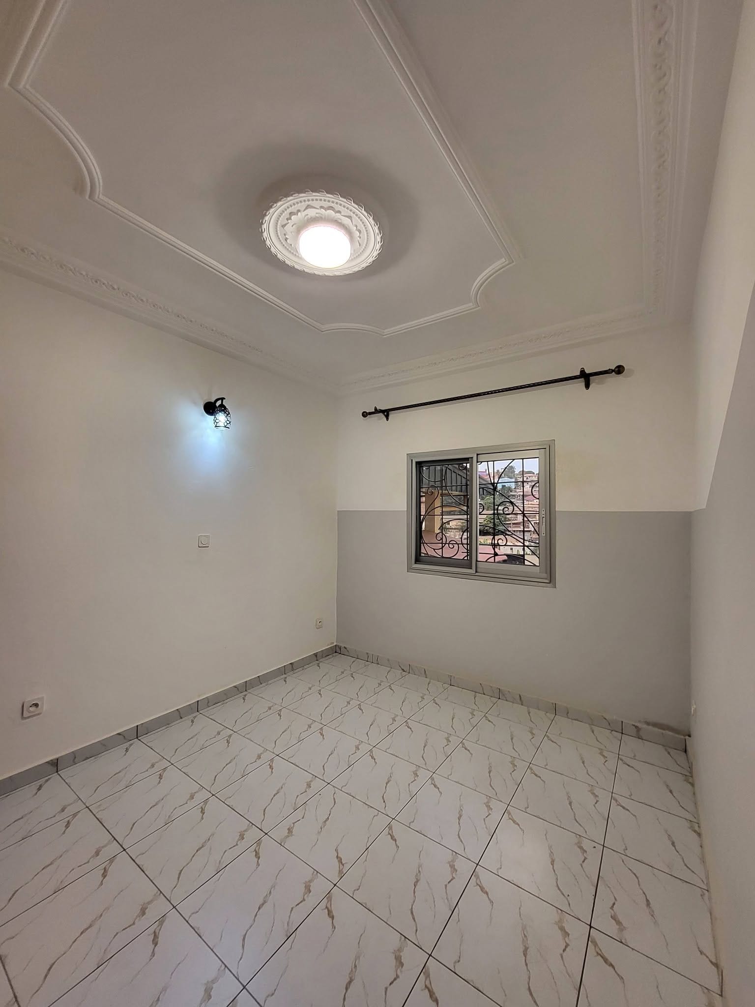 Studio moderne à louer à Yaoundé Biyem-Assi 85000 fcfa