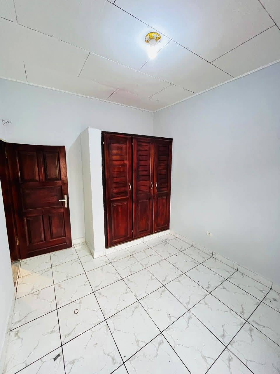 MAGNIFIQUE STUDIO MODERNE À DAMAS EBOM
