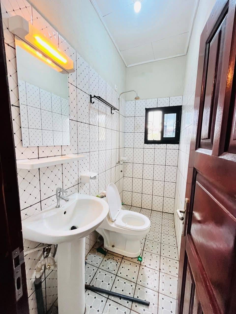 MAGNIFIQUE STUDIO MODERNE À DAMAS EBOM