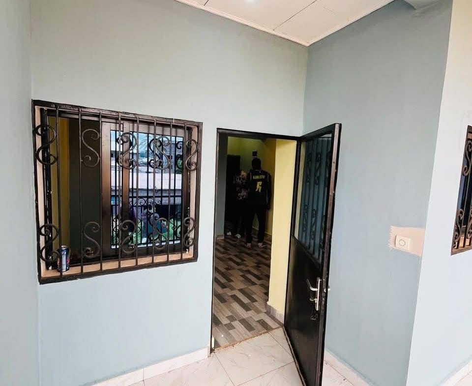 MAGNIFIQUE STUDIO MODERNE À DAMAS EBOM