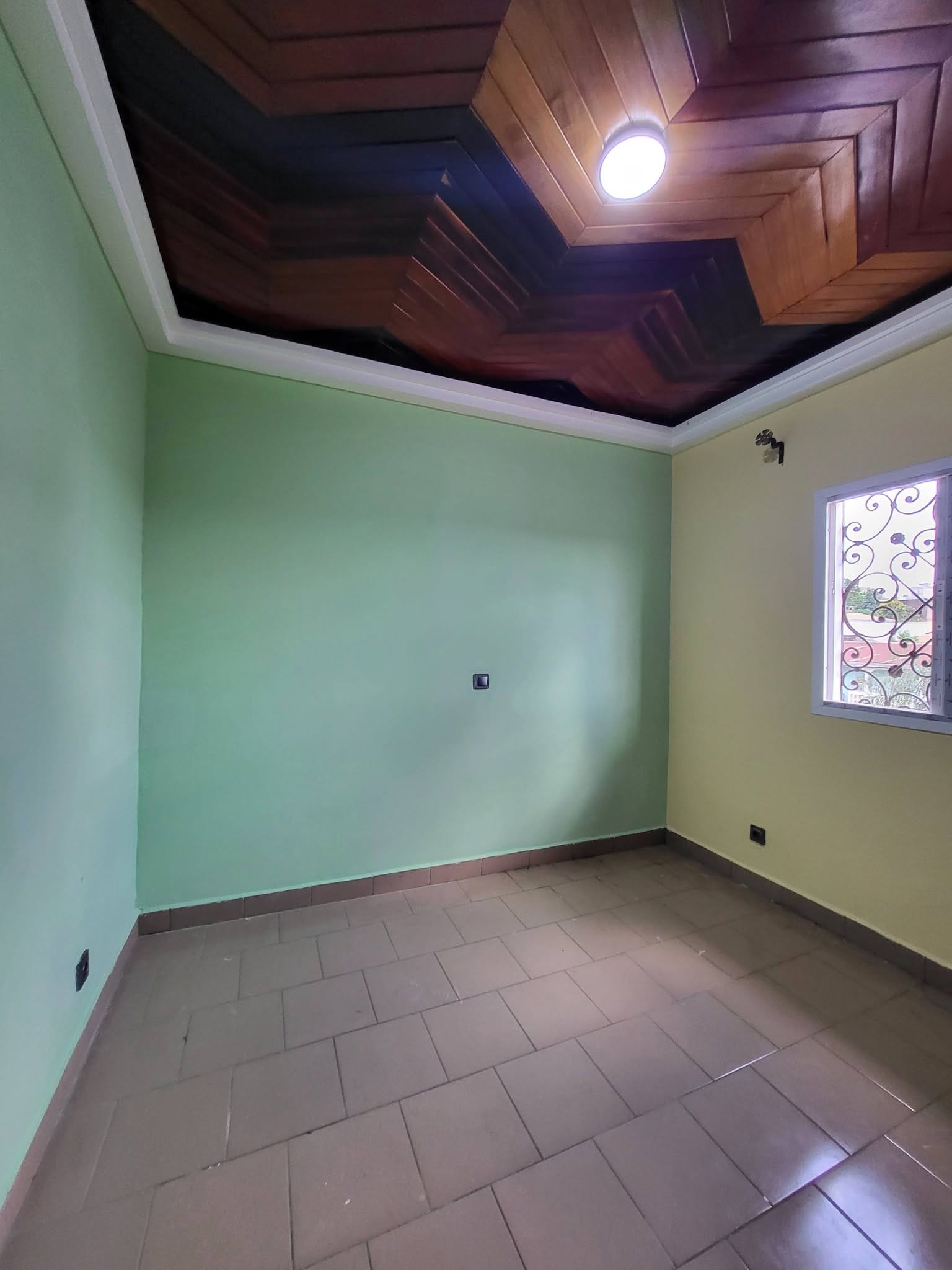 STUDIO MODERNE À LOUER À DAMAS SAINT MARY